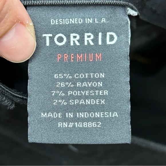 Torrid bombshell black skinny jeans - Picture 3 of 7